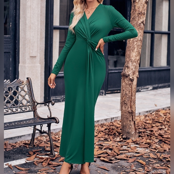 Sophisticated Slit Detail Twisted Surplice Dress - Picture 7 of 9